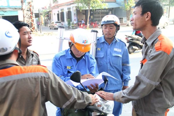 【Lắp Mạng FPT Hoài Đức】– Cáp Quang Siêu Tốc, Ưu Đãi Cực Khủng 7 Kỹ thuật viên tiếp nhận thông tin, lắp mạng ở khắp các khu vực tại Hoài Đức