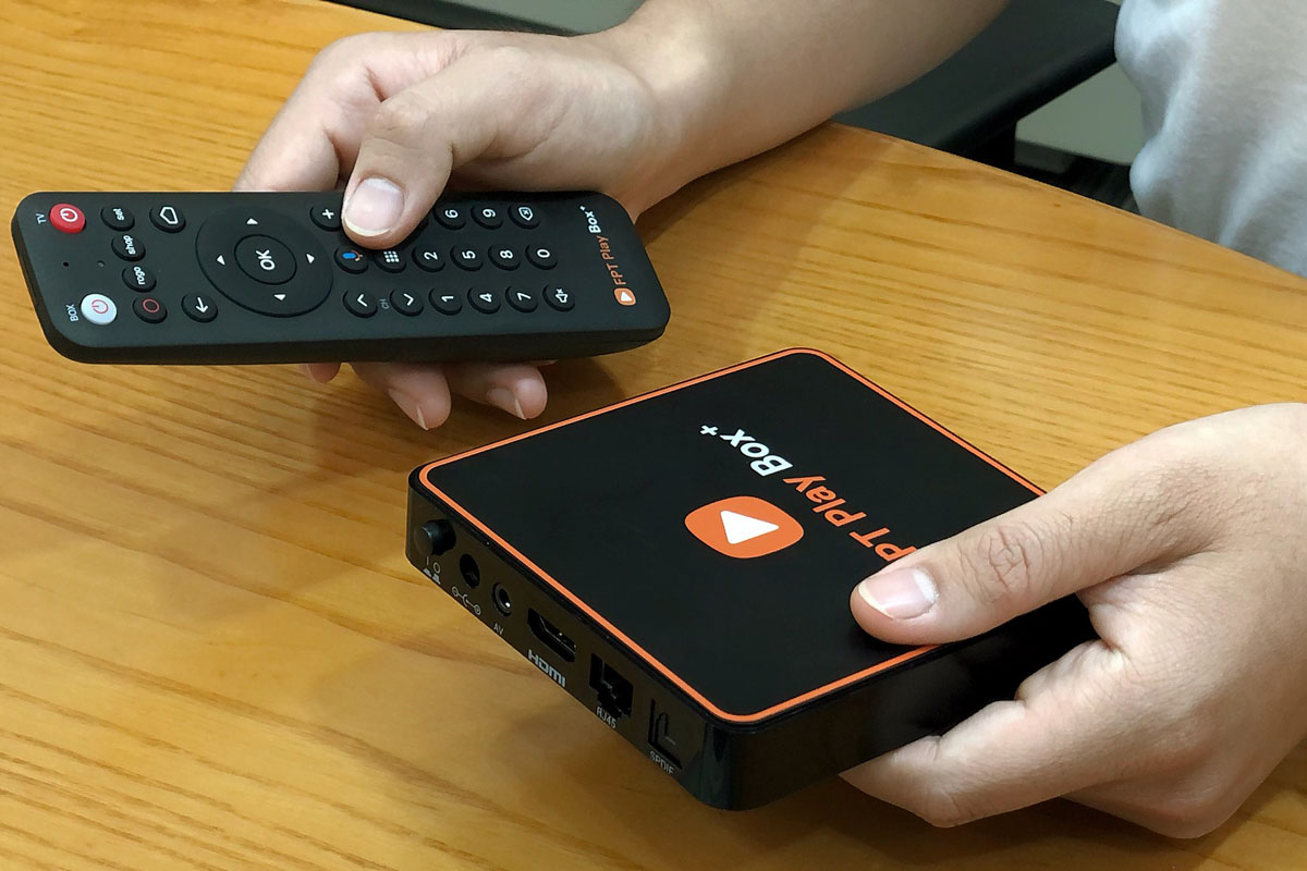 Lắp mạng FPT khuyến mãi mùa dịch cực hot!!! 3 Lap dat thiet bi modem wifi tivi box FPT cong nghe moi